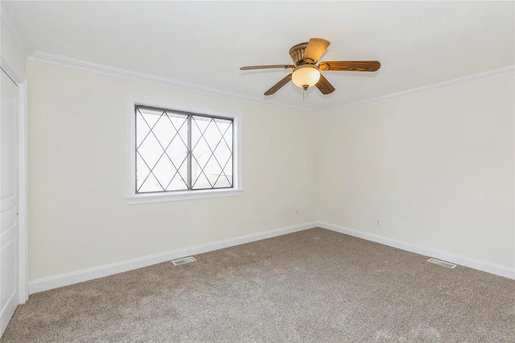 58 Cambridge Drive W Copiague NY 11726