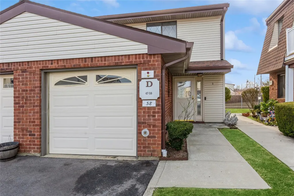 58 Cambridge Drive W Copiague NY 11726