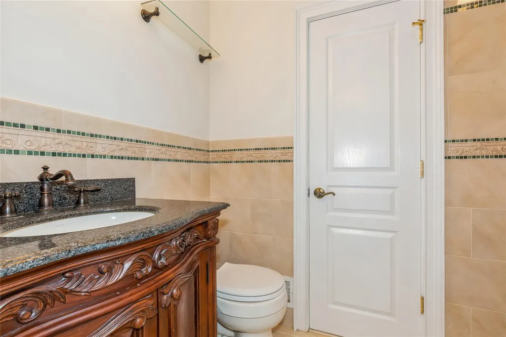 58 Cambridge Drive W Copiague NY 11726
