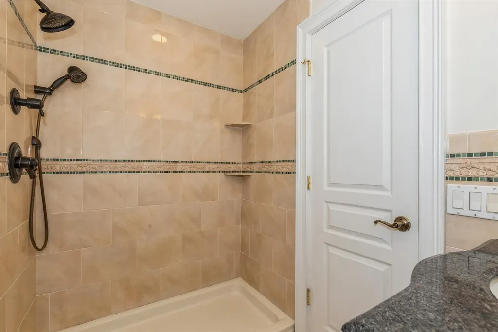 58 Cambridge Drive W Copiague NY 11726