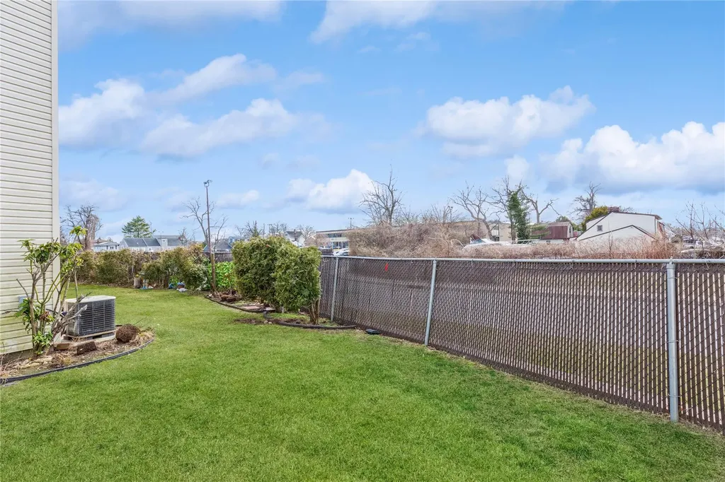 58 Cambridge Drive W Copiague NY 11726