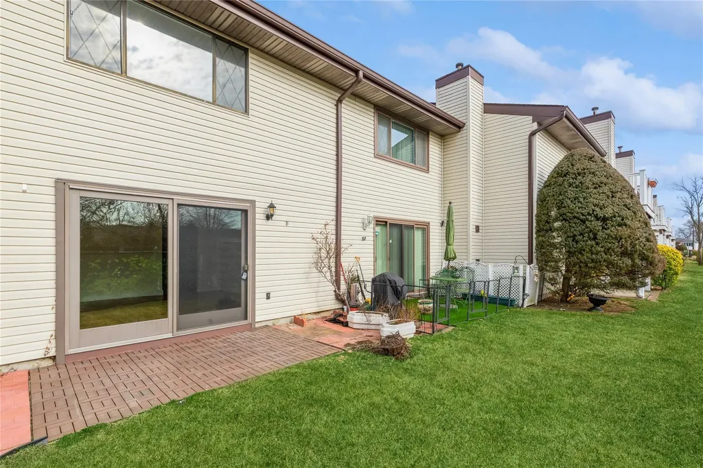 58 Cambridge Drive W Copiague NY 11726
