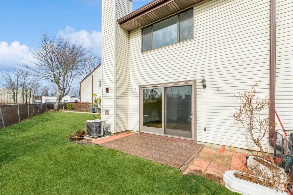 58 Cambridge Drive W Copiague NY 11726