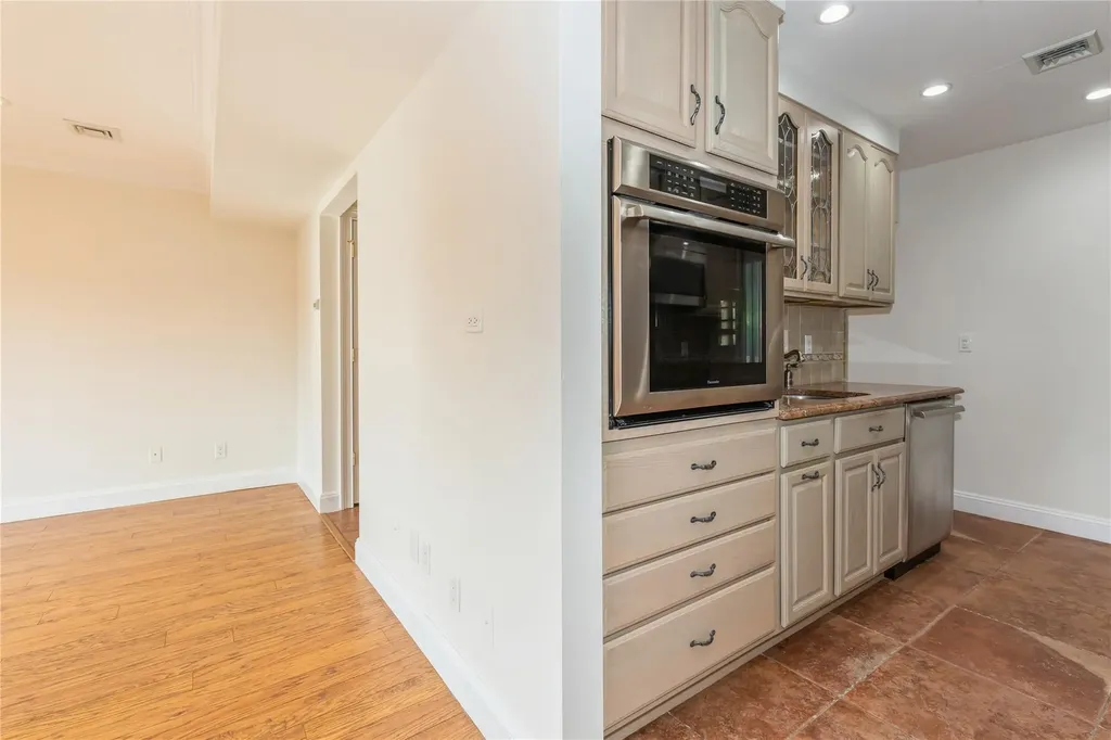 58 Cambridge Drive W Copiague NY 11726