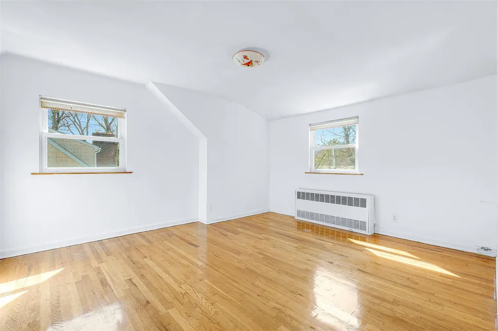 9 University Place Great Neck NY 11020