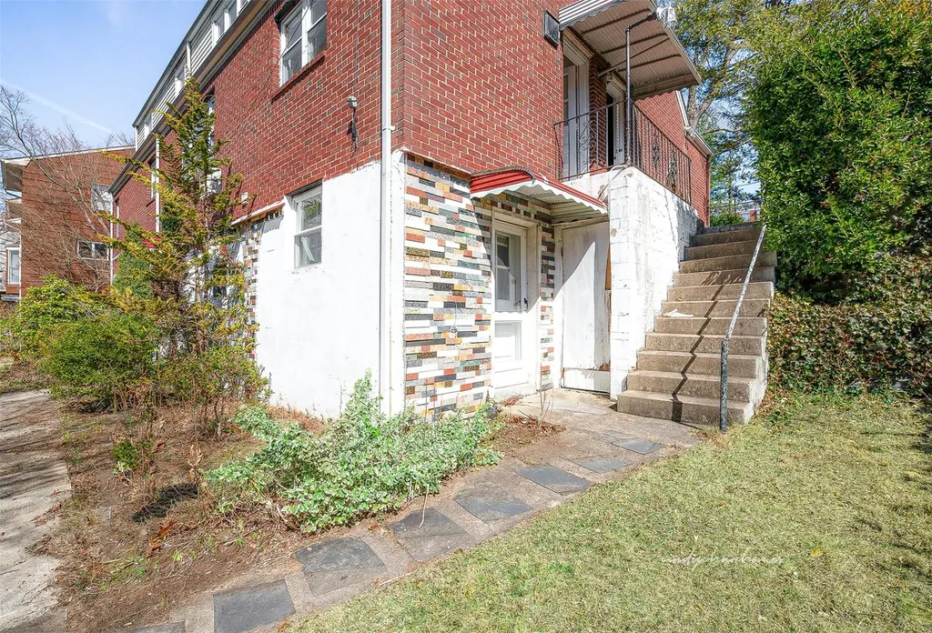 9 University Place Great Neck NY 11020