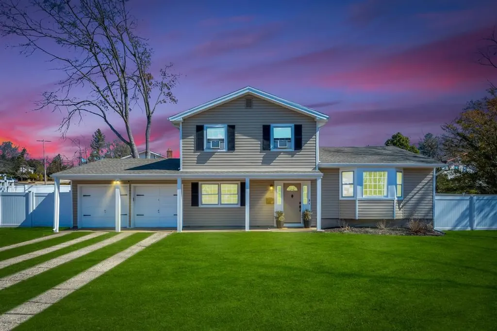 63 Willow Street Babylon NY 11798