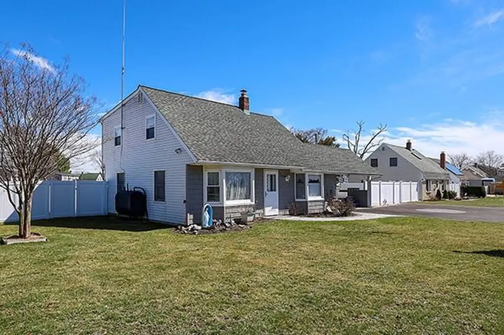109 Loring Road Levittown NY 11756