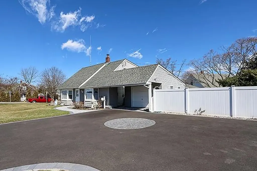 109 Loring Road Levittown NY 11756