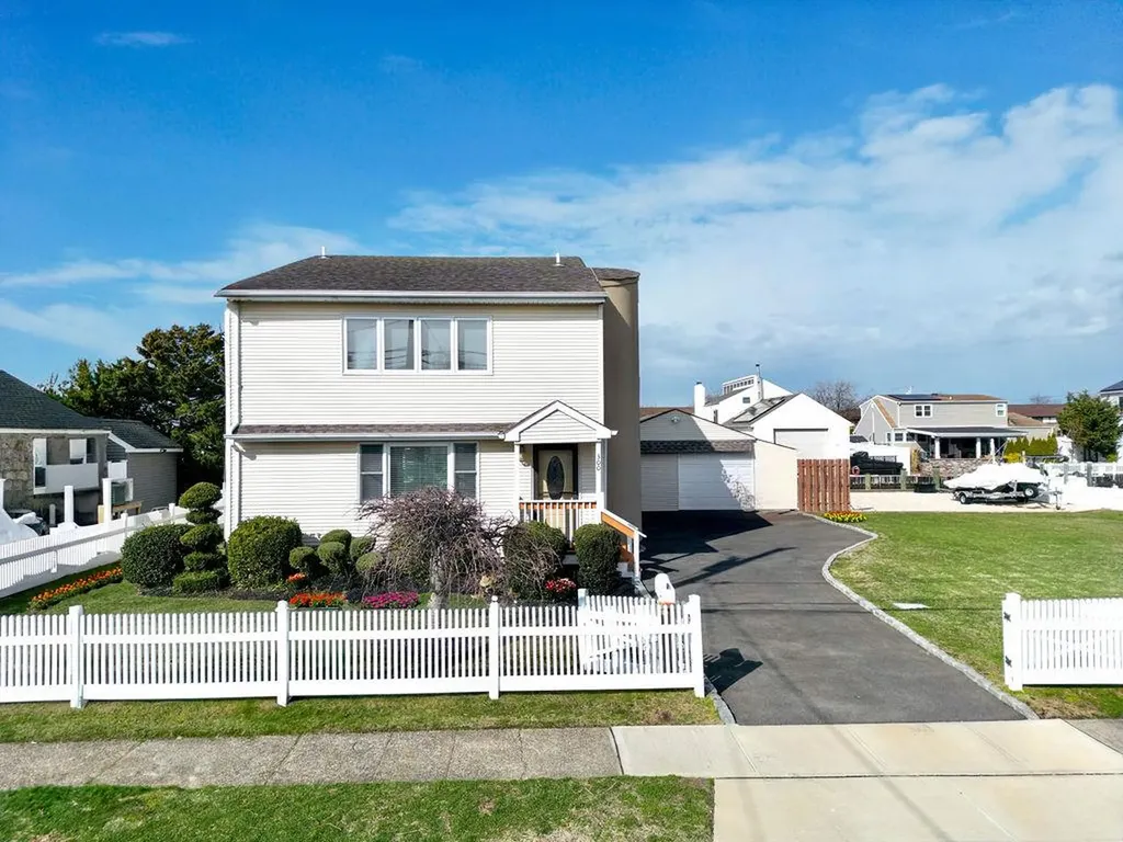 300 East Drive Babylon NY 11726