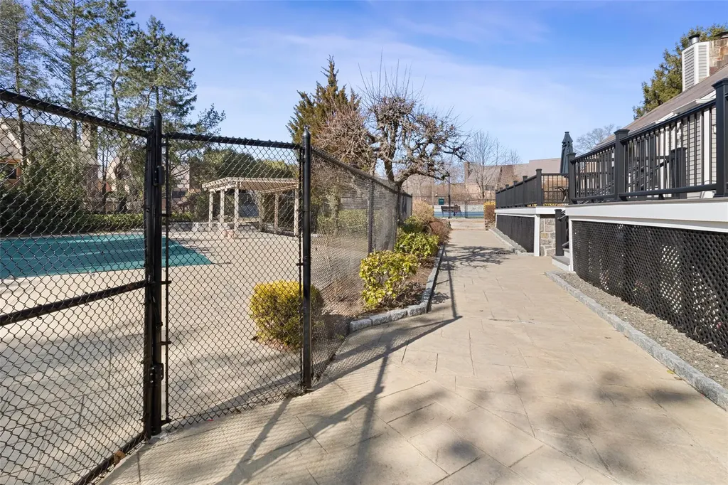 201 Ivy Hill Crescent Rye Brook NY 10573