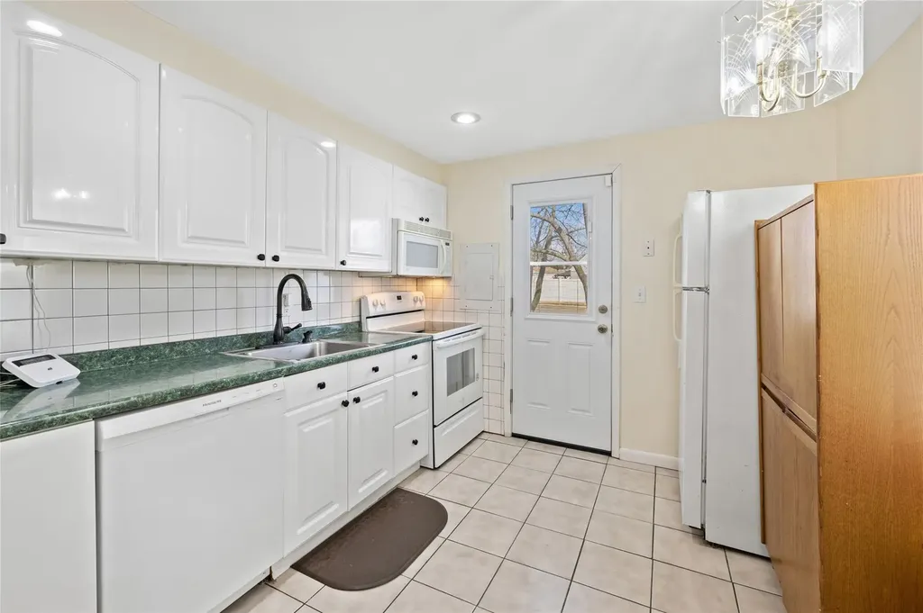 108 Barnyard Lane Levittown NY 11756