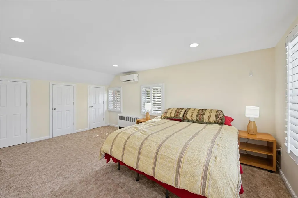 108 Barnyard Lane Levittown NY 11756