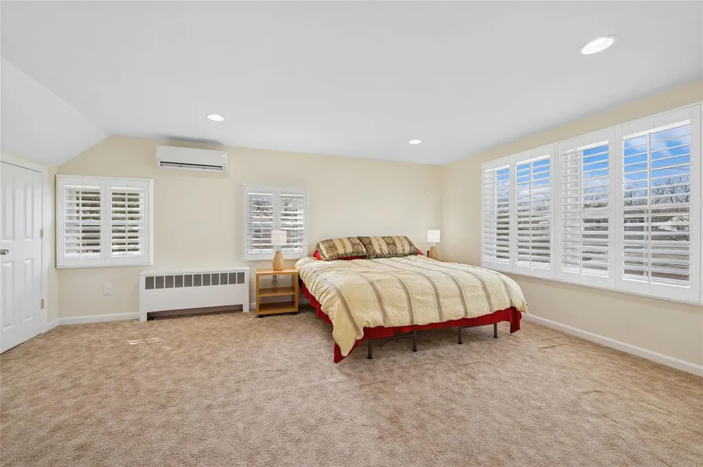108 Barnyard Lane Levittown NY 11756