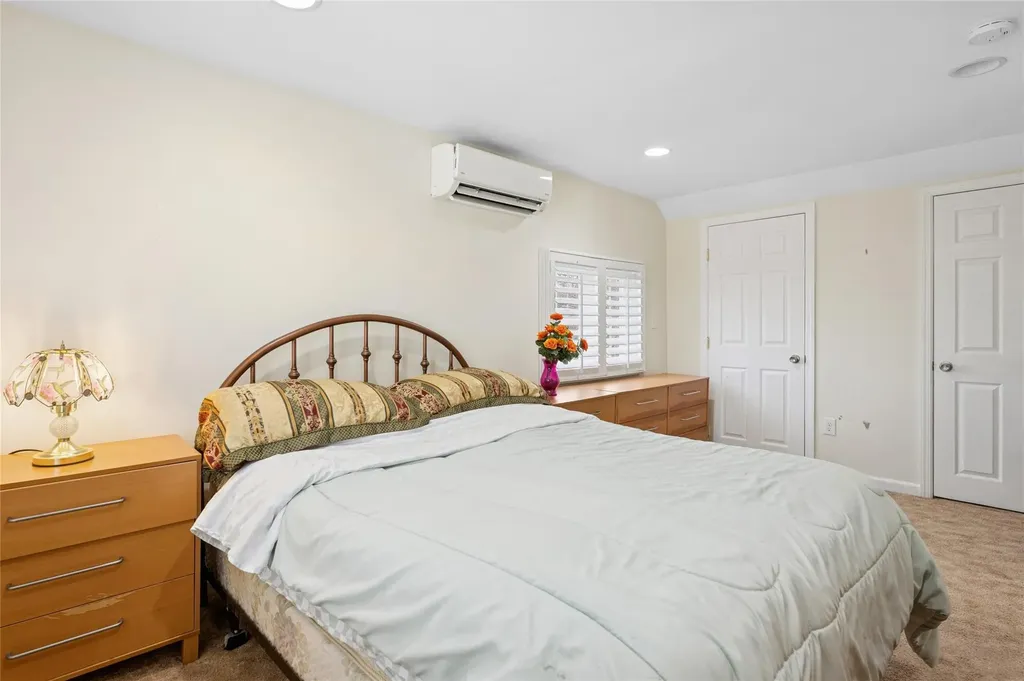 108 Barnyard Lane Levittown NY 11756