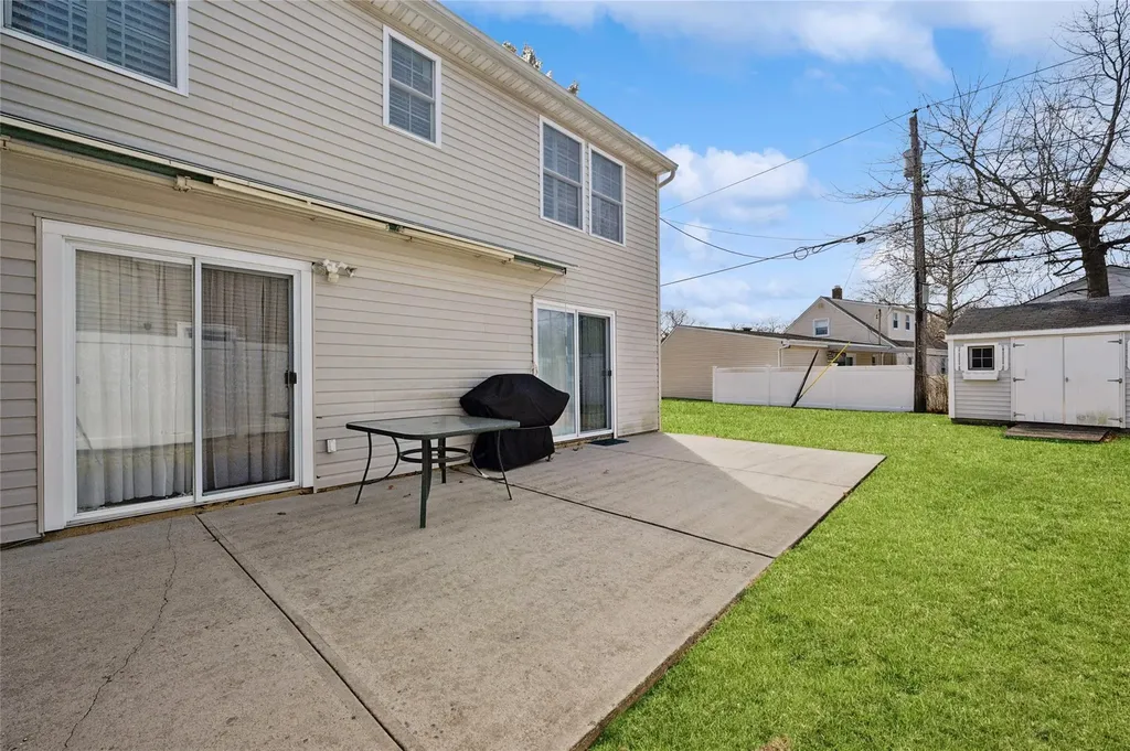 108 Barnyard Lane Levittown NY 11756