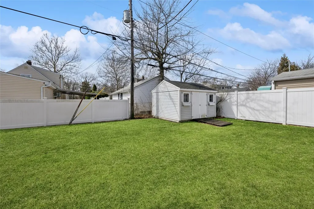 108 Barnyard Lane Levittown NY 11756