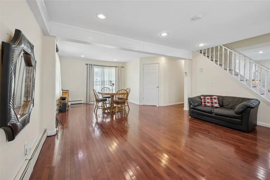 108 Barnyard Lane Levittown NY 11756