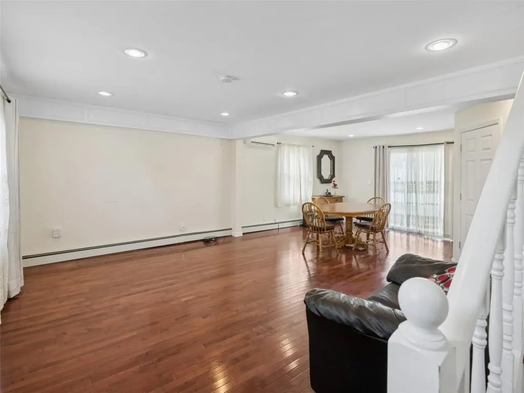 108 Barnyard Lane Levittown NY 11756