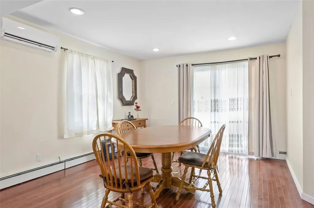 108 Barnyard Lane Levittown NY 11756