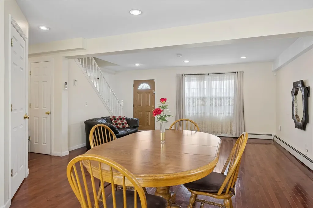 108 Barnyard Lane Levittown NY 11756