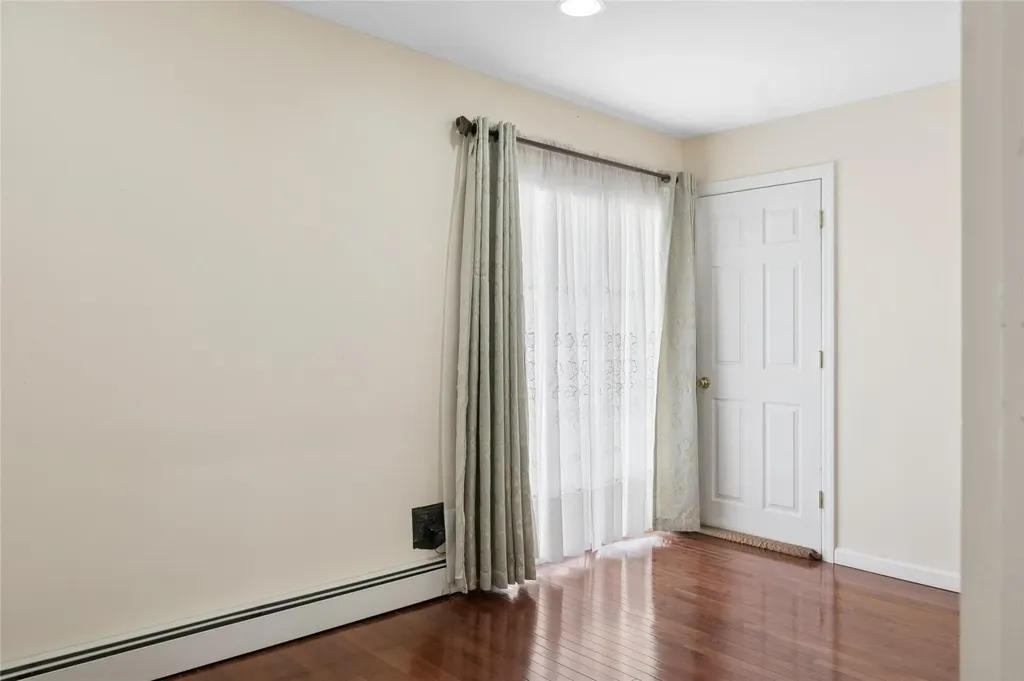 108 Barnyard Lane Levittown NY 11756