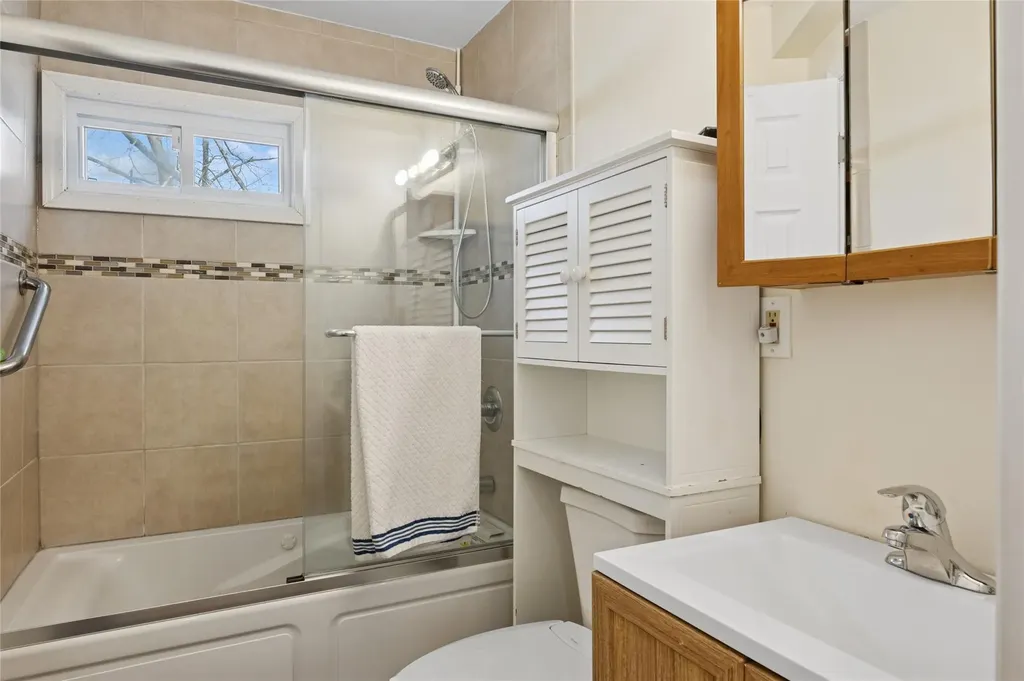 108 Barnyard Lane Levittown NY 11756