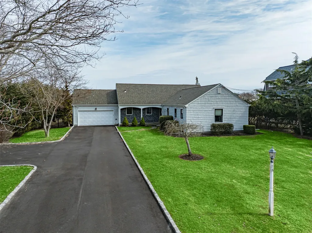 11 Beech Road Islip NY 11751
