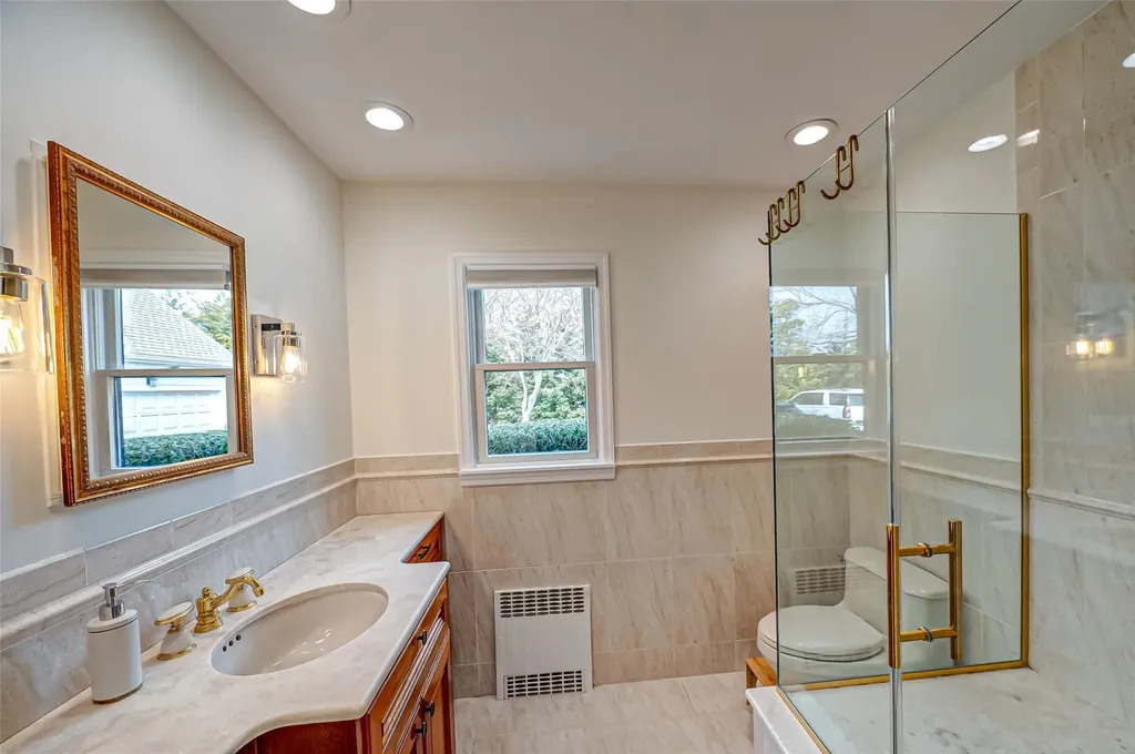 11 Beech Road Islip NY 11751