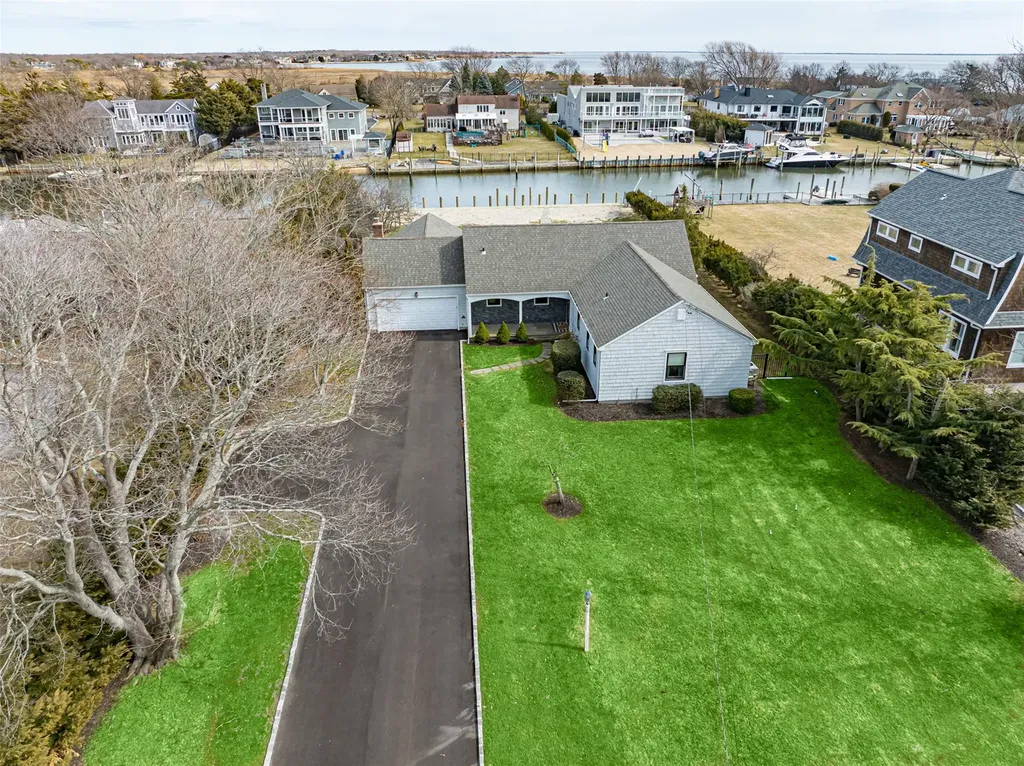 11 Beech Road Islip NY 11751