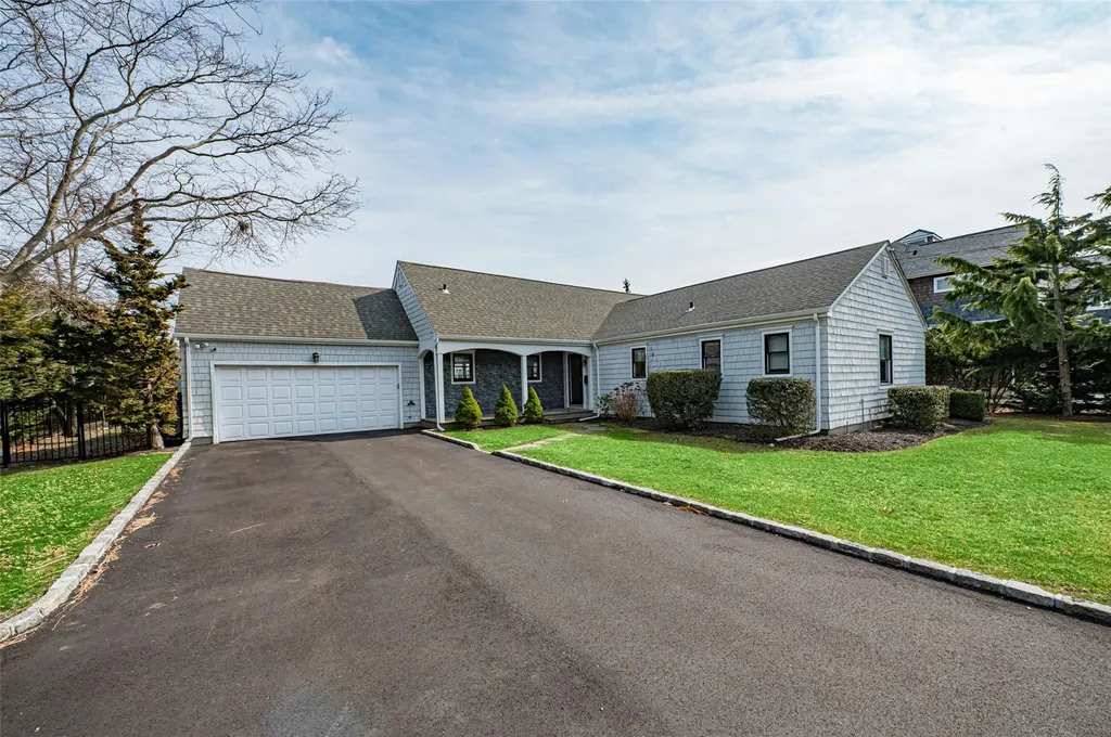 11 Beech Road Islip NY 11751