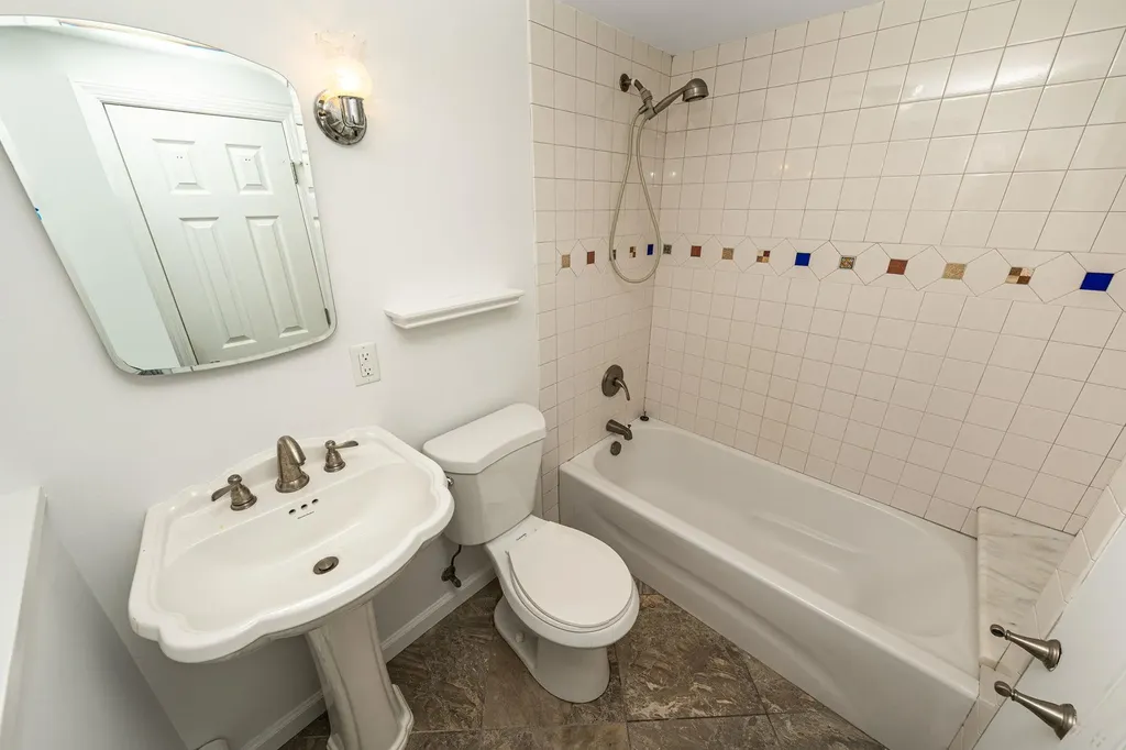 2 Lewis Circle Babylon NY 11702