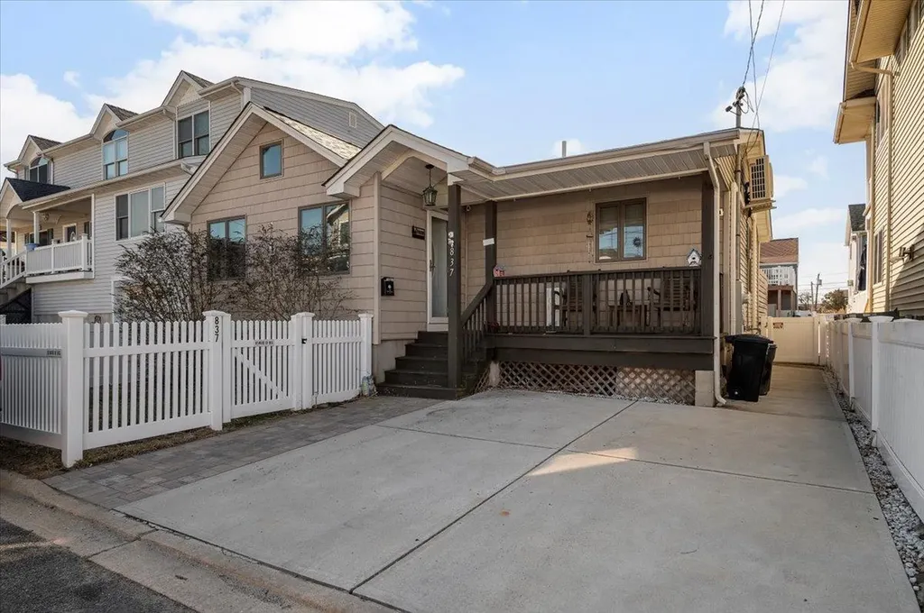 837 Arctic Street Babylon NY 11757