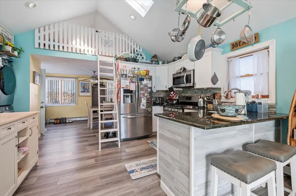 837 Arctic Street Lindenhurst NY 11757