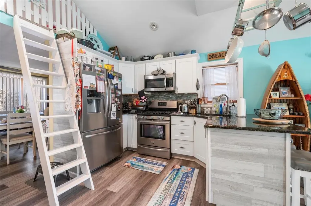 837 Arctic Street Lindenhurst NY 11757