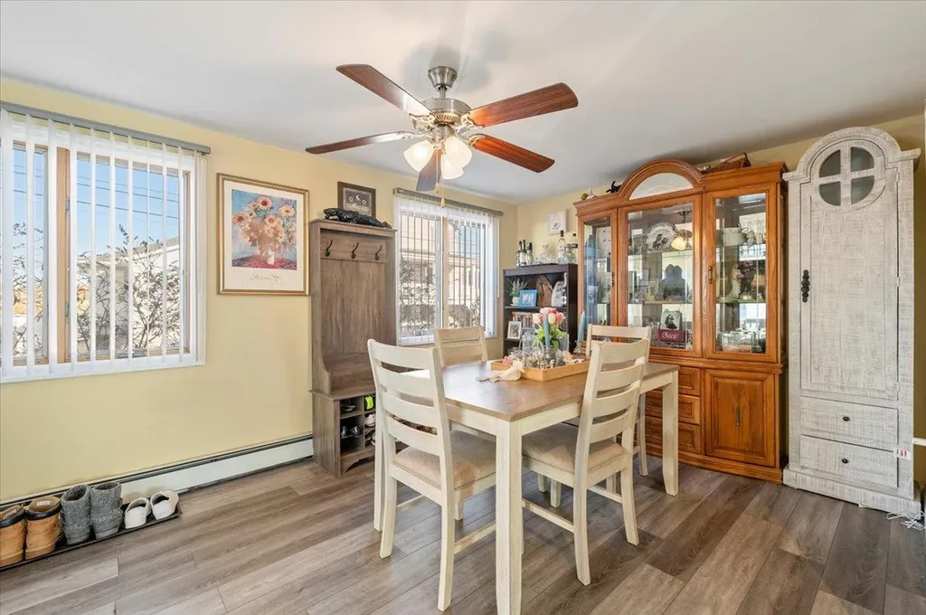 837 Arctic Street Lindenhurst NY 11757