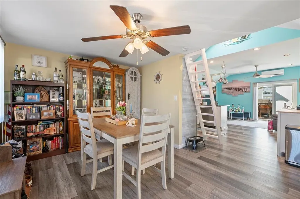 837 Arctic Street Lindenhurst NY 11757
