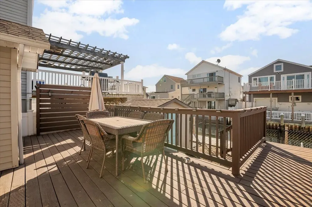 837 Arctic Street Lindenhurst NY 11757