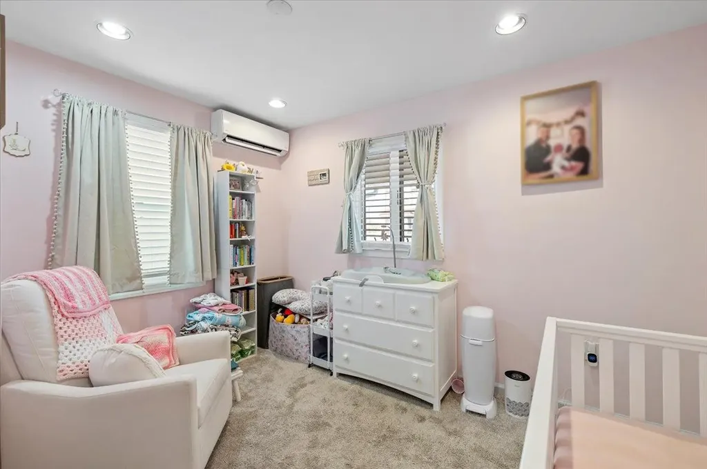837 Arctic Street Lindenhurst NY 11757