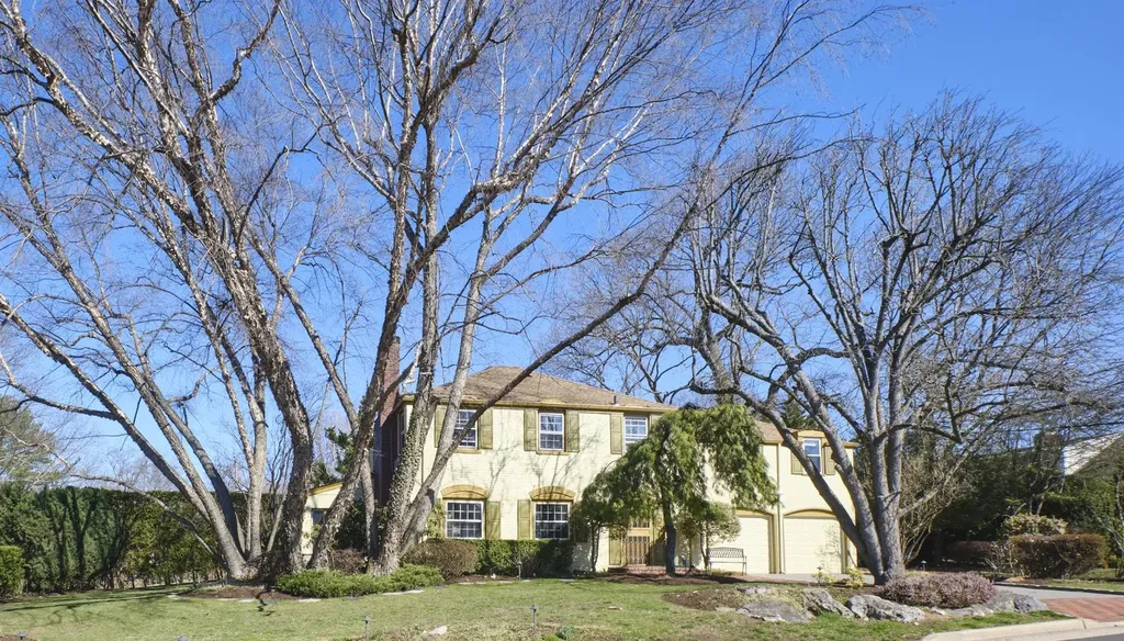 65 Rolling Hill Road Manhasset NY 11030