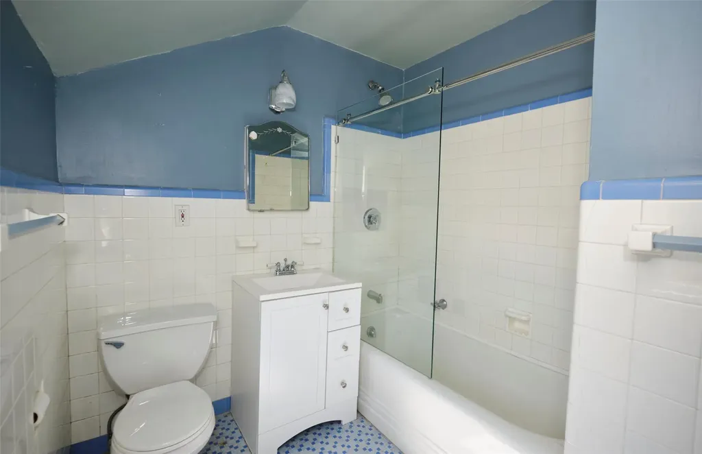65 Rolling Hill Road Manhasset NY 11030