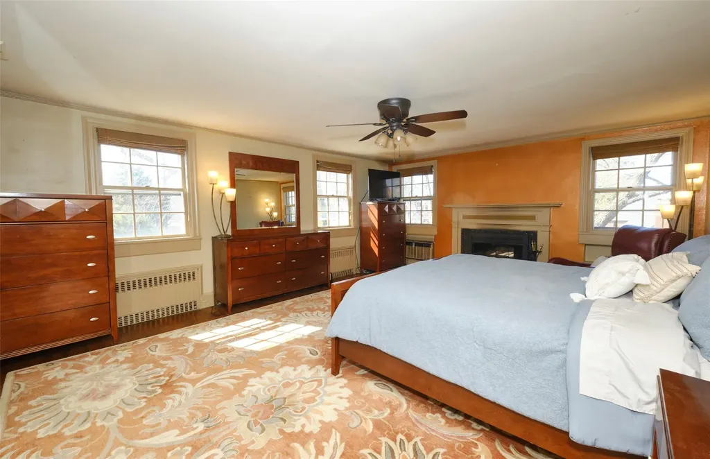 65 Rolling Hill Road Manhasset NY 11030