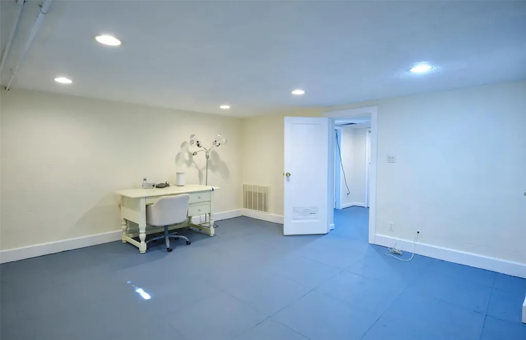 65 Rolling Hill Road Manhasset NY 11030