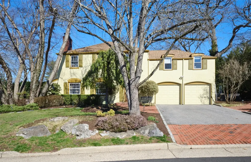 65 Rolling Hill Road Manhasset NY 11030
