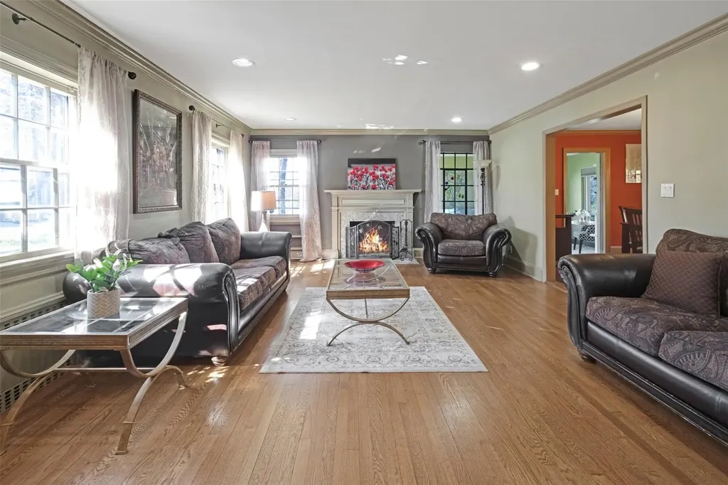 65 Rolling Hill Road Manhasset NY 11030