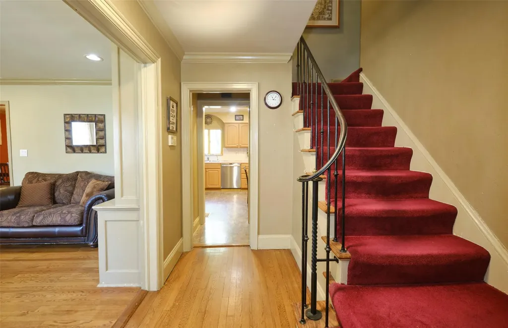 65 Rolling Hill Road Manhasset NY 11030