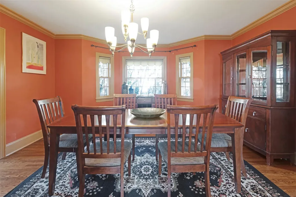 65 Rolling Hill Road Manhasset NY 11030