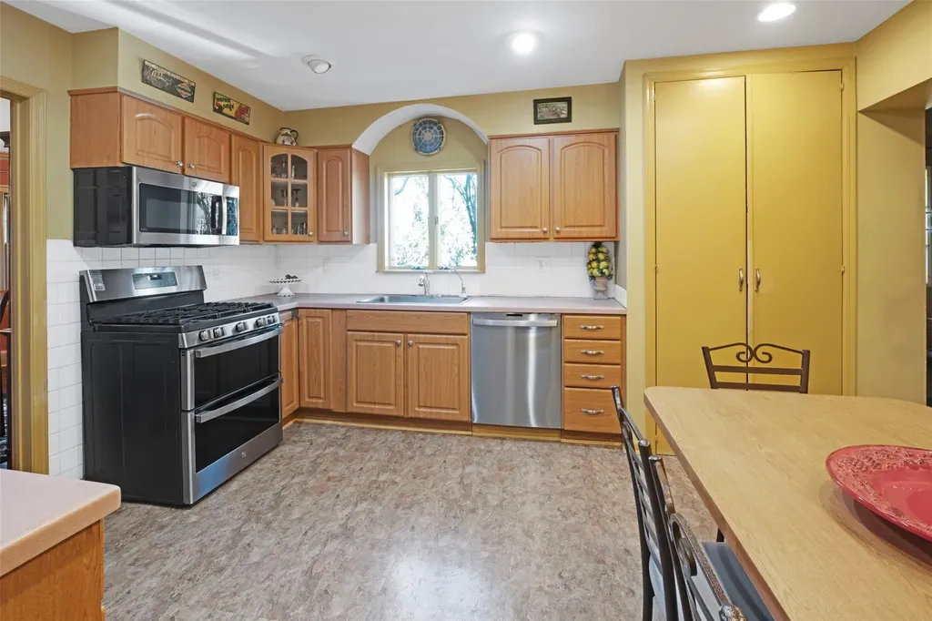 65 Rolling Hill Road Manhasset NY 11030