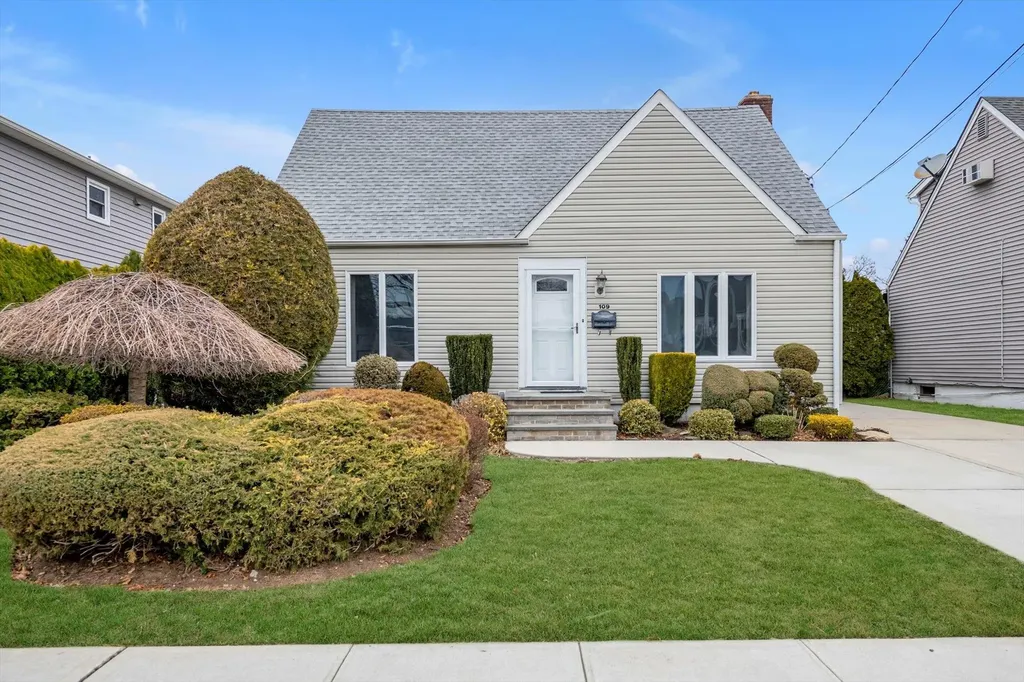 109 6th Street New Hyde Park NY 11040