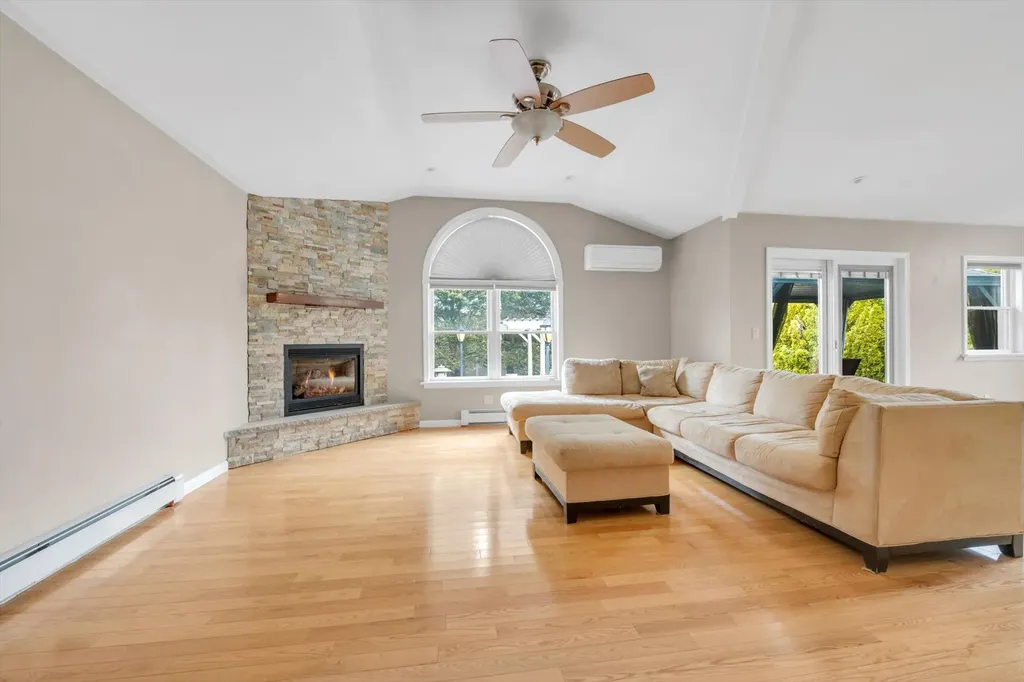 109 6th Street New Hyde Park NY 11040